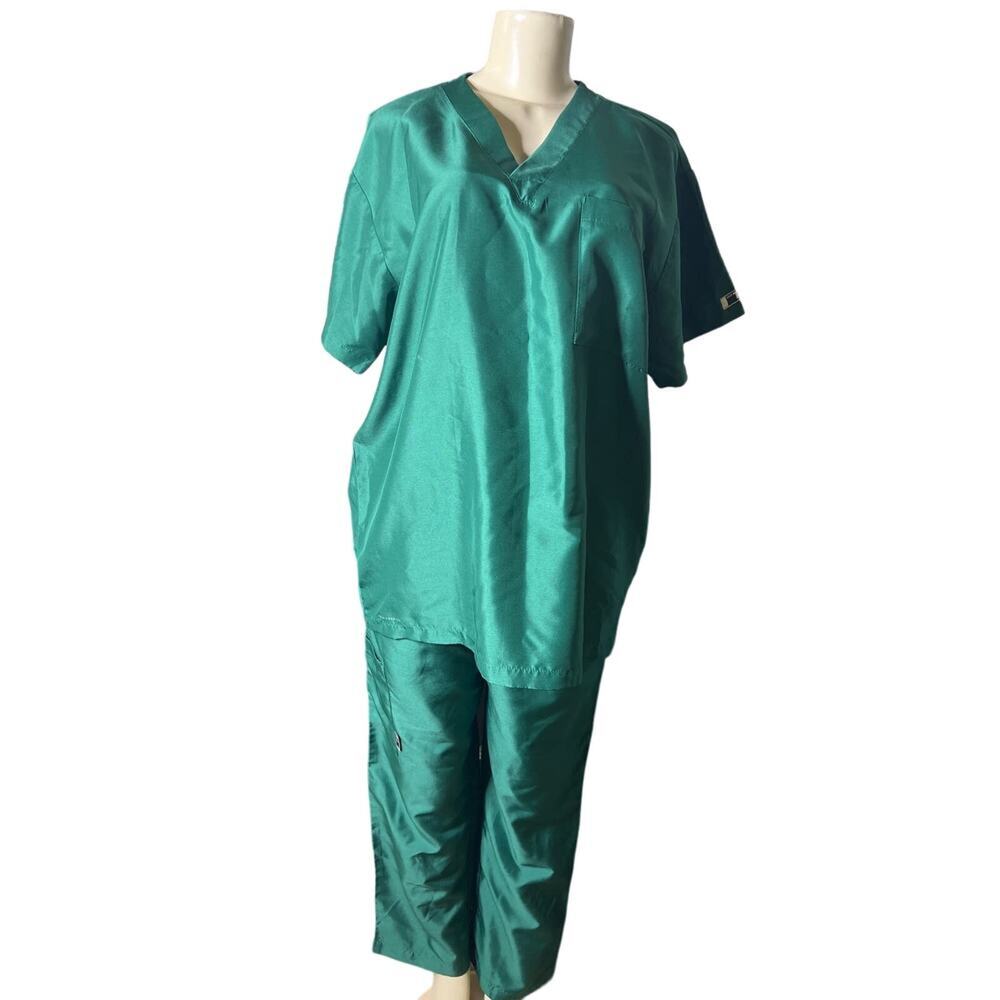 ˚₊‧꒰ა ☆ ໒꒱ ‧₊˚ Ti Scrubs Antimicrobial Scrub Top & Bottom Women Large (2F-DV)